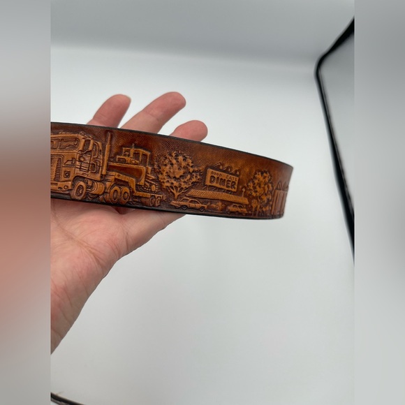 Leather Belt Made In The USA with Trucking Scene, Never Worn, No Buckle SZ 42-46 - Picture 5 of 12